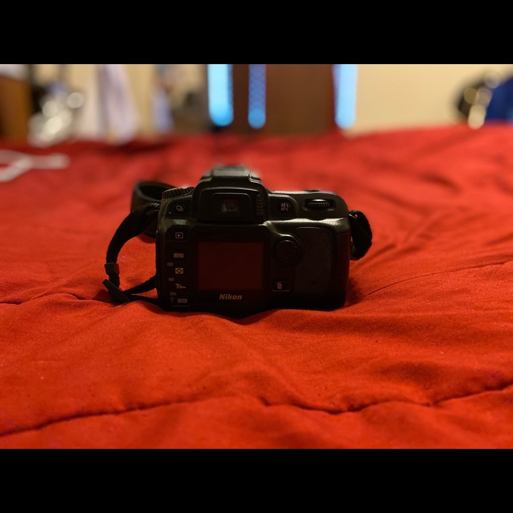 Camera (Nikon) - Picture 2 of 3